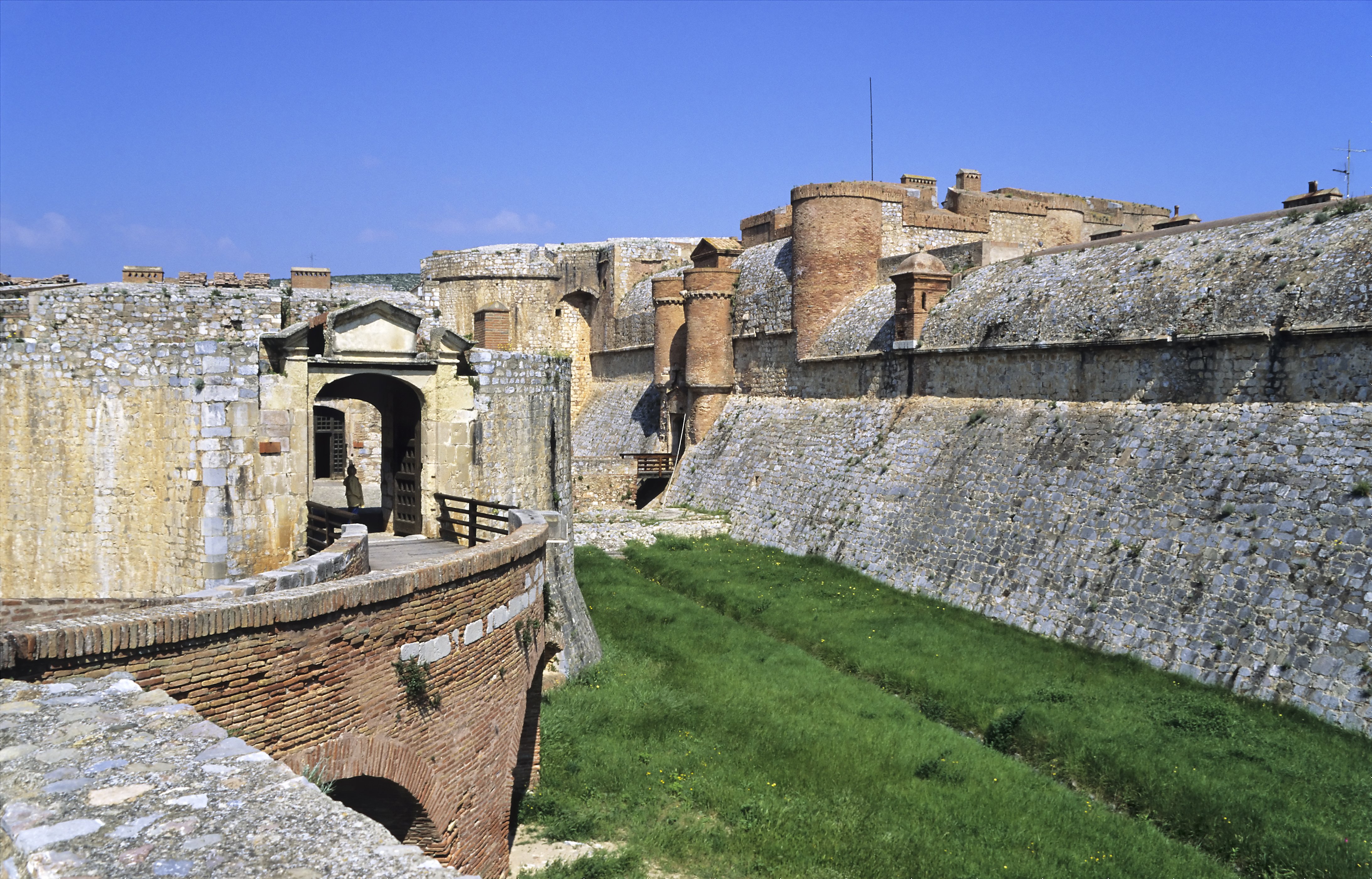 El castell de Salses El castell de Salses