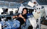Sally Ride el 21 de juny de 1983, durant el seu primer vol a l'espai Sally Ride el 21 de juny de 1983, durant el seu primer vol a l'espai