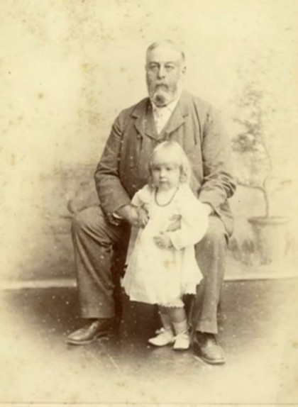 La petita Christie amb el seu pare