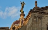 L'escultura que corona la cúpula de la Basílica de la Mercè de Barcelona L'escultura que corona la cúpula de la Basílica de la Mercè de Barcelona