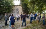 Ruta Mir Geribert a Viladellops, davant de l'església romànica de Sant Miquel