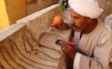 Treballs de neteja, conservació i documentació dels blocs del temple ptolemaic Treballs de neteja, conservació i documentació dels blocs del temple ptolemaic
