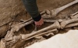Restes òssies excavades a la fossa del mas de Santa Magdalena Restes òssies excavades a la fossa del mas de Santa Magdalena