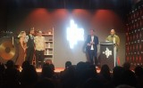 El director del Petit SÀPIENS, Àlex Novials, recollint el guardó al millor podcast dels Premis Sonor en la categoria d'entreteniment El director del Petit SÀPIENS, Àlex Novials, recollint el guardó al millor podcast dels Premis Sonor en la categoria d'entreteniment