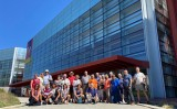 El grup, a l'entrada del Museu de l'Evolució Humana El grup, a l'entrada del Museu de l'Evolució Humana