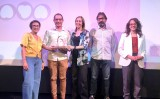Membres de l'equip recullen el Premi Laya a Badalona. Membres de l'equip recullen el Premi Laya a Badalona.