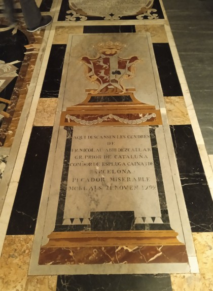L'única tomba escrita en català a la cocatedral de Sant Joan