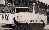 El pilot Pauli Toivonen amb el seu Citroën DS El pilot Pauli Toivonen amb el seu Citroën DS