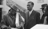 Lumumba acompanyat d'altres polítics del Congo Lumumba acompanyat d'altres polítics del Congo