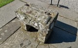 Rèplica de la Pedra del Destí al seu emplaçament original, el Palau de Scone Rèplica de la Pedra del Destí al seu emplaçament original, el Palau de Scone