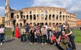 Grup del segon viatge SÀPIENS a Roma davant del Colosseu Grup del segon viatge SÀPIENS a Roma davant del Colosseu