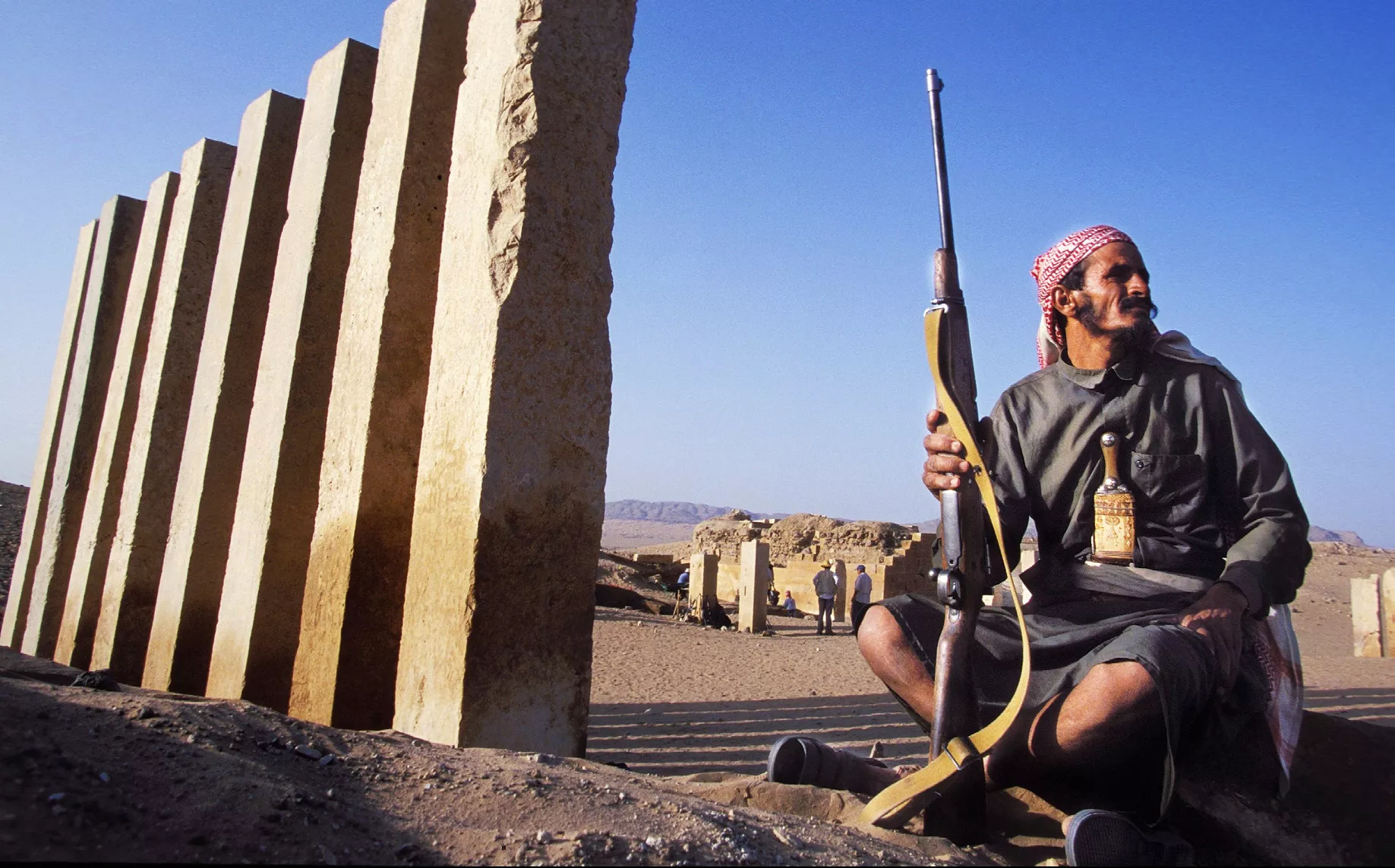 Molts jaciments arqueològics han quedat exposats a conflictes: veure-hi milicians armats és habitual, com en aquest de Marib, el Iemen