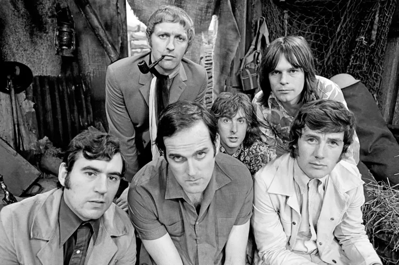 Un dels temes més recurrents als tanarotis del Regne Unit és 'Always look on the bright side of life' dels Monty Python