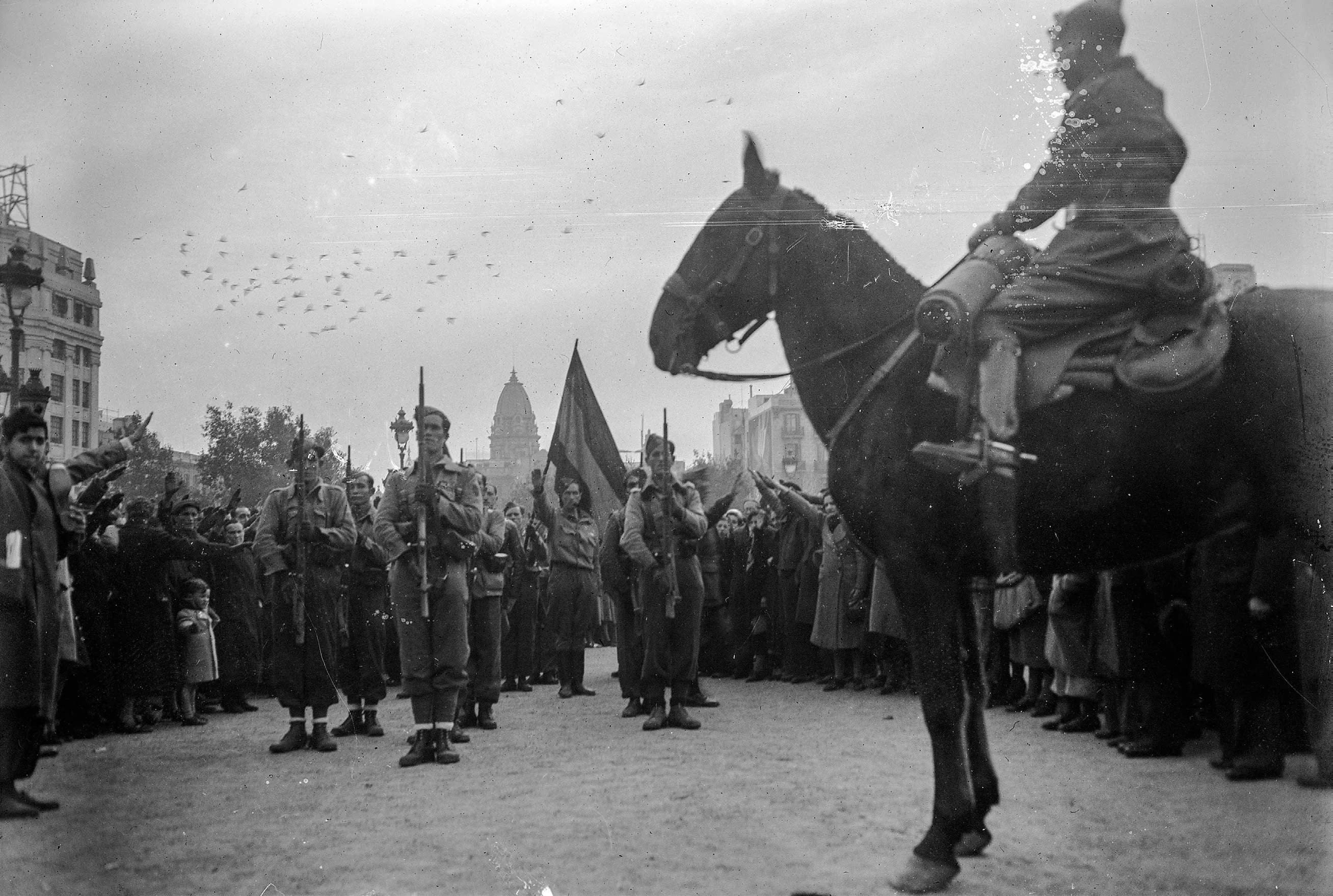 Desfilada de les tropes franquistes a la plaça Catalunya el dia de la seva entrada, el 26 de gener del 1939