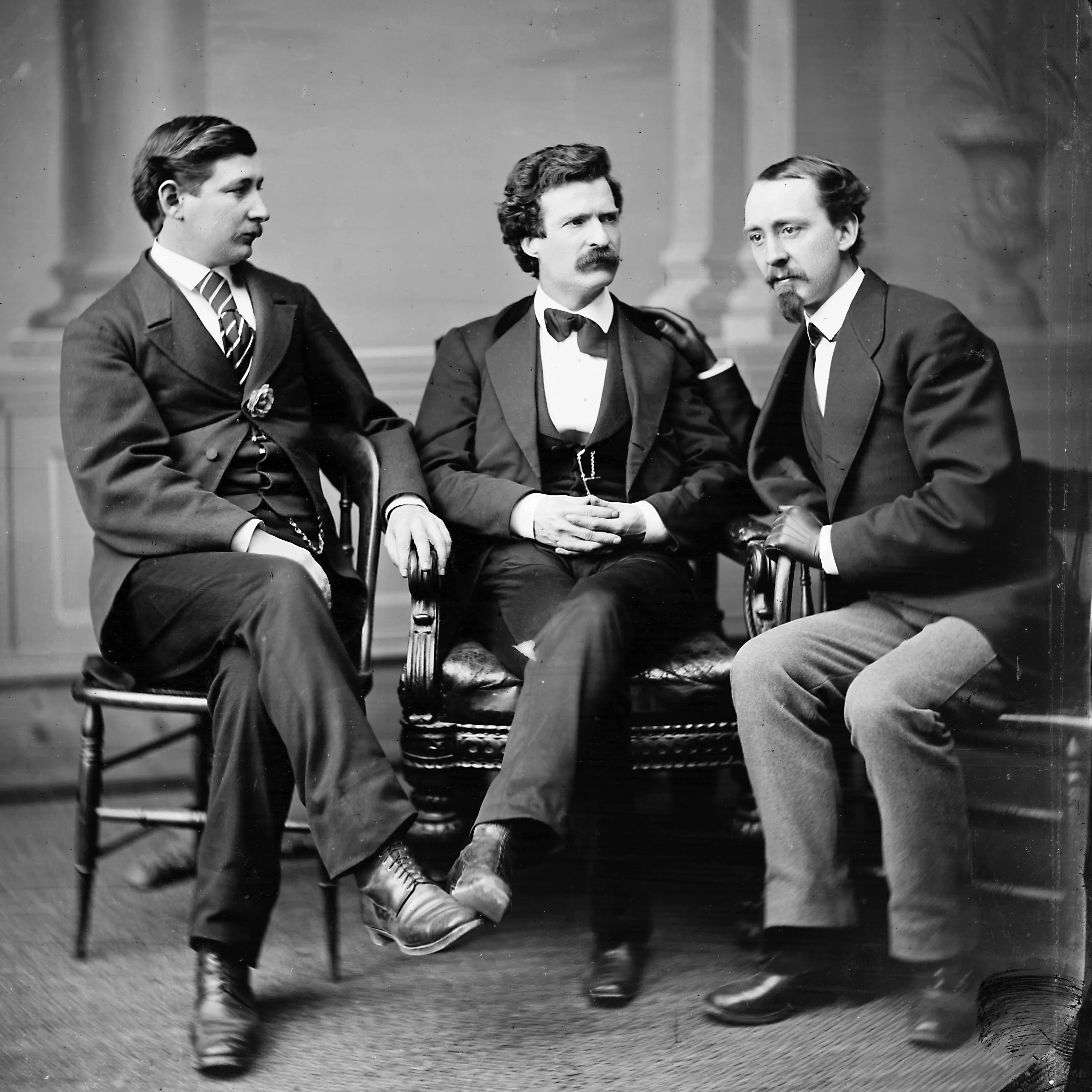 Mark Twain, al centre, amb George Alfred Townsend (esquerra) i David Gray (dreta)