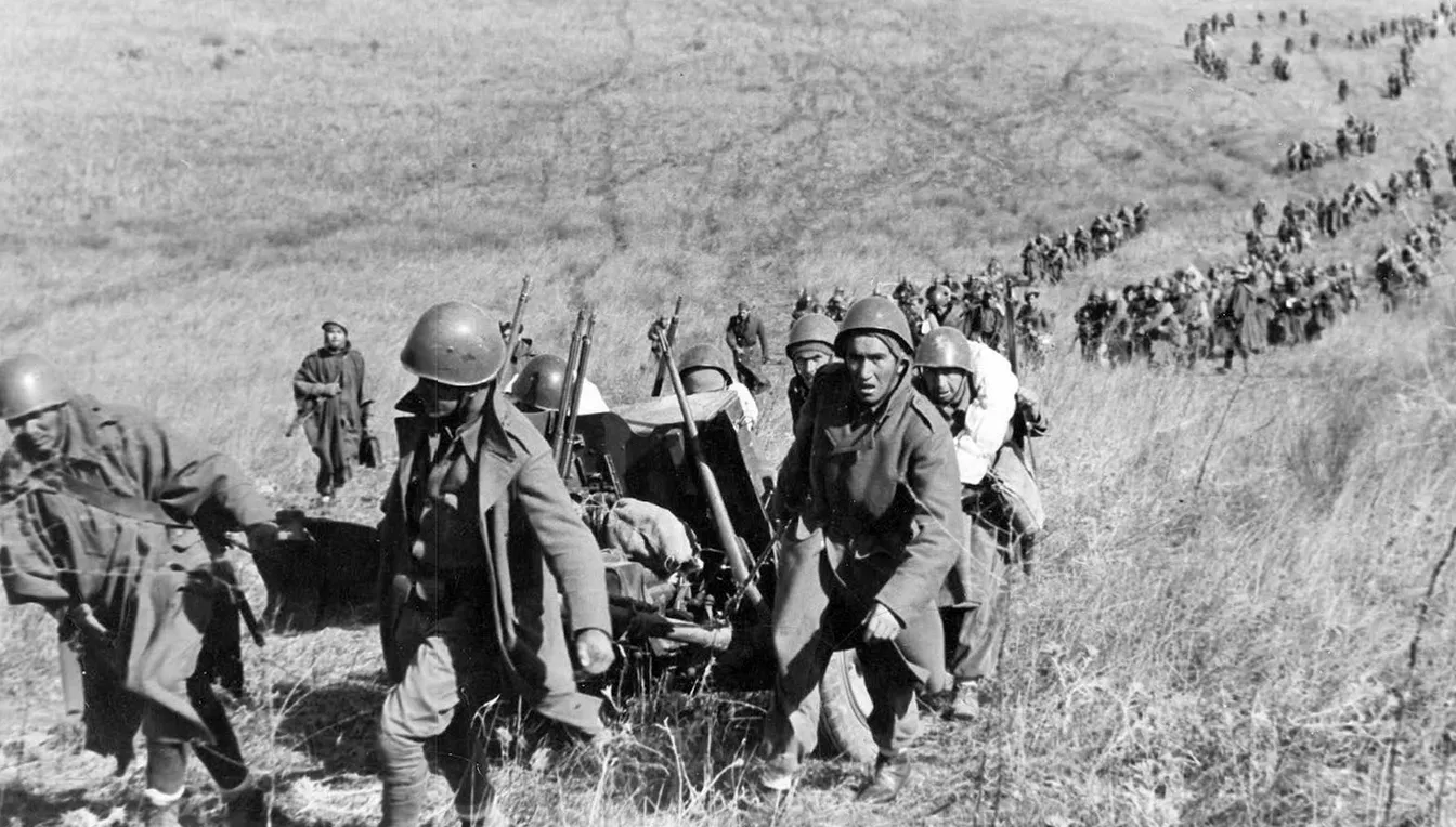 Més de 80.000 soldats italians van participar en la Guerra Civil espanyola al costat de les tropes franquistes. A la imatge, italians als afores de Madrid, el 1939