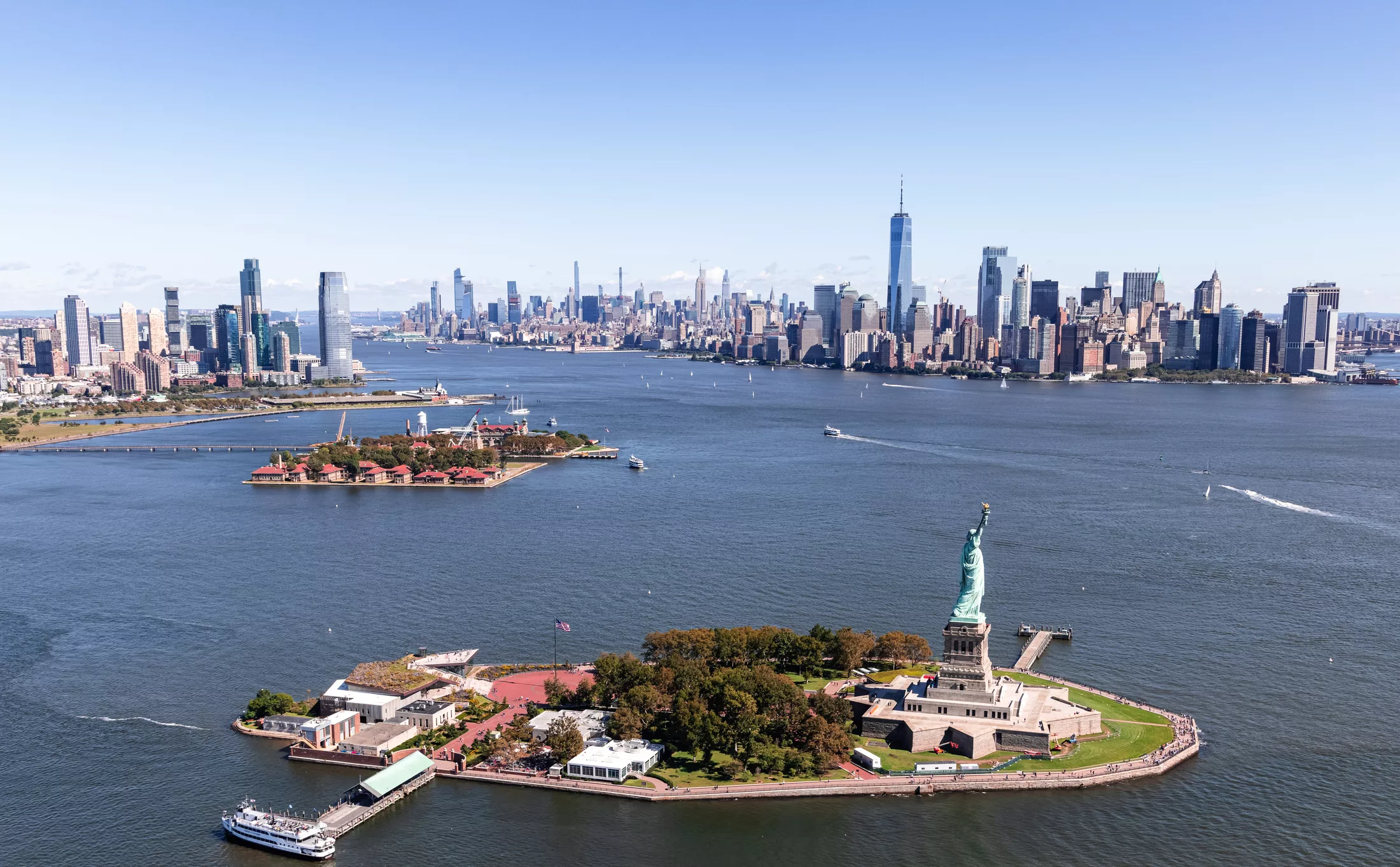 Vista aèria de l'illa de la Llibertat, l'illa d'Ellis i la ciutat de Nova York