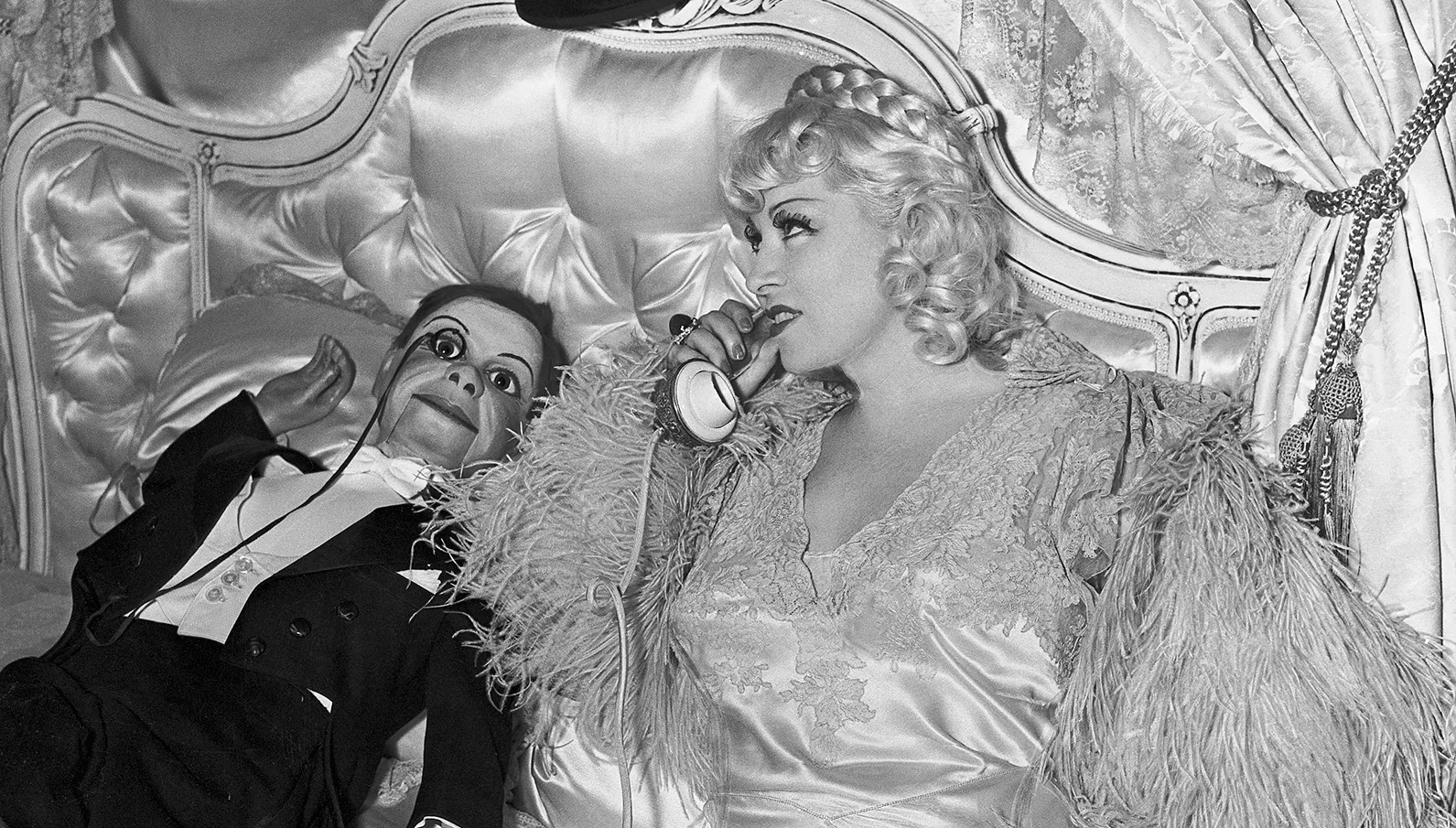 Mae West amb el nino Charles McCarthy al programa 'The Chase and Sanborn Hour'