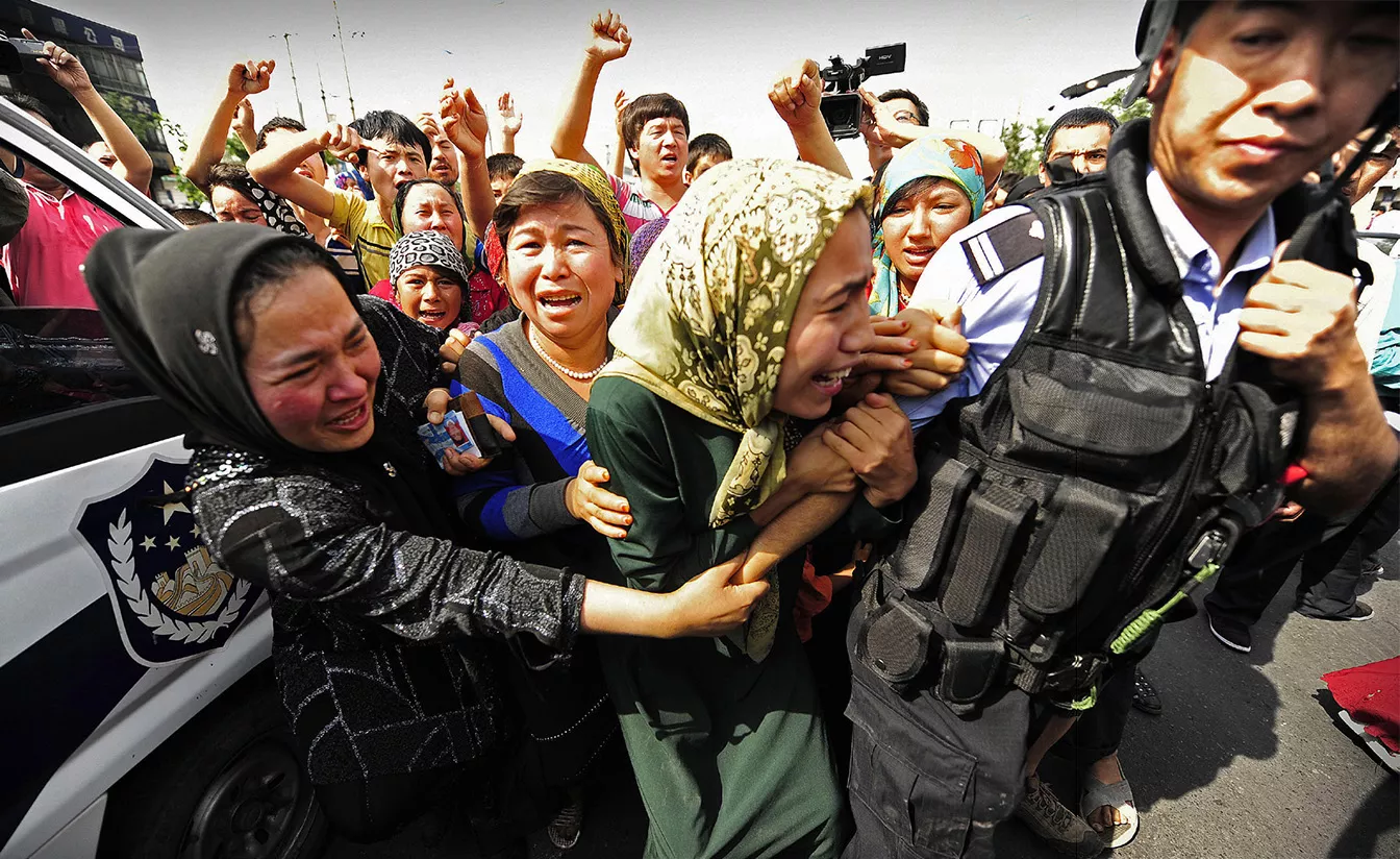 El 2009 la policia, majoritàriament d’ètnia han, va causar 156 morts durant les protestes uigurs a Ürümchi, la capital