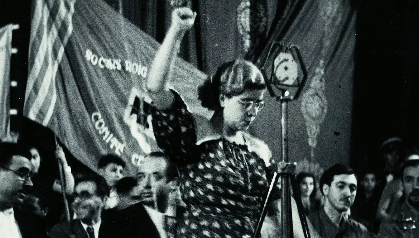 Dolors Bargalló en un míting de Socors Roig Internacional celebrat al Teatre Olympia (1936)