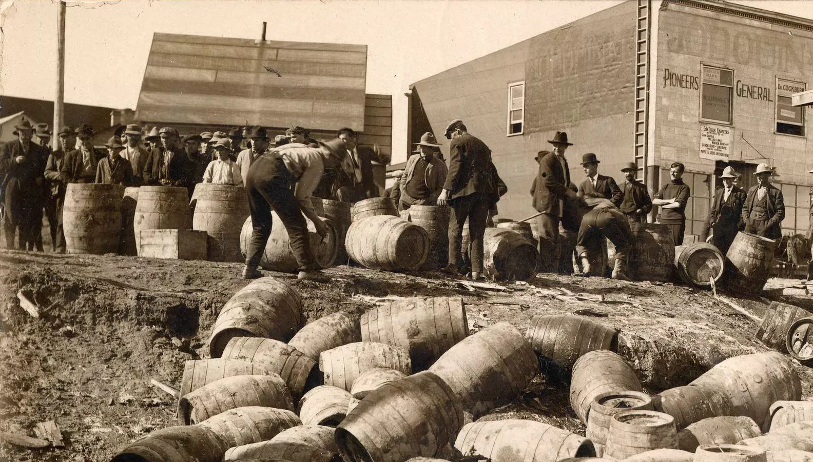 La llei seca, prohibició de l’alcohol que es va instaurar als Estats Units entre el 1920 i el 1933