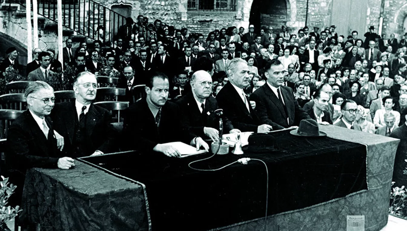 Taula presidencial dels Jocs Florals de Perpinyà el 1950, amb Pau Casals al centre