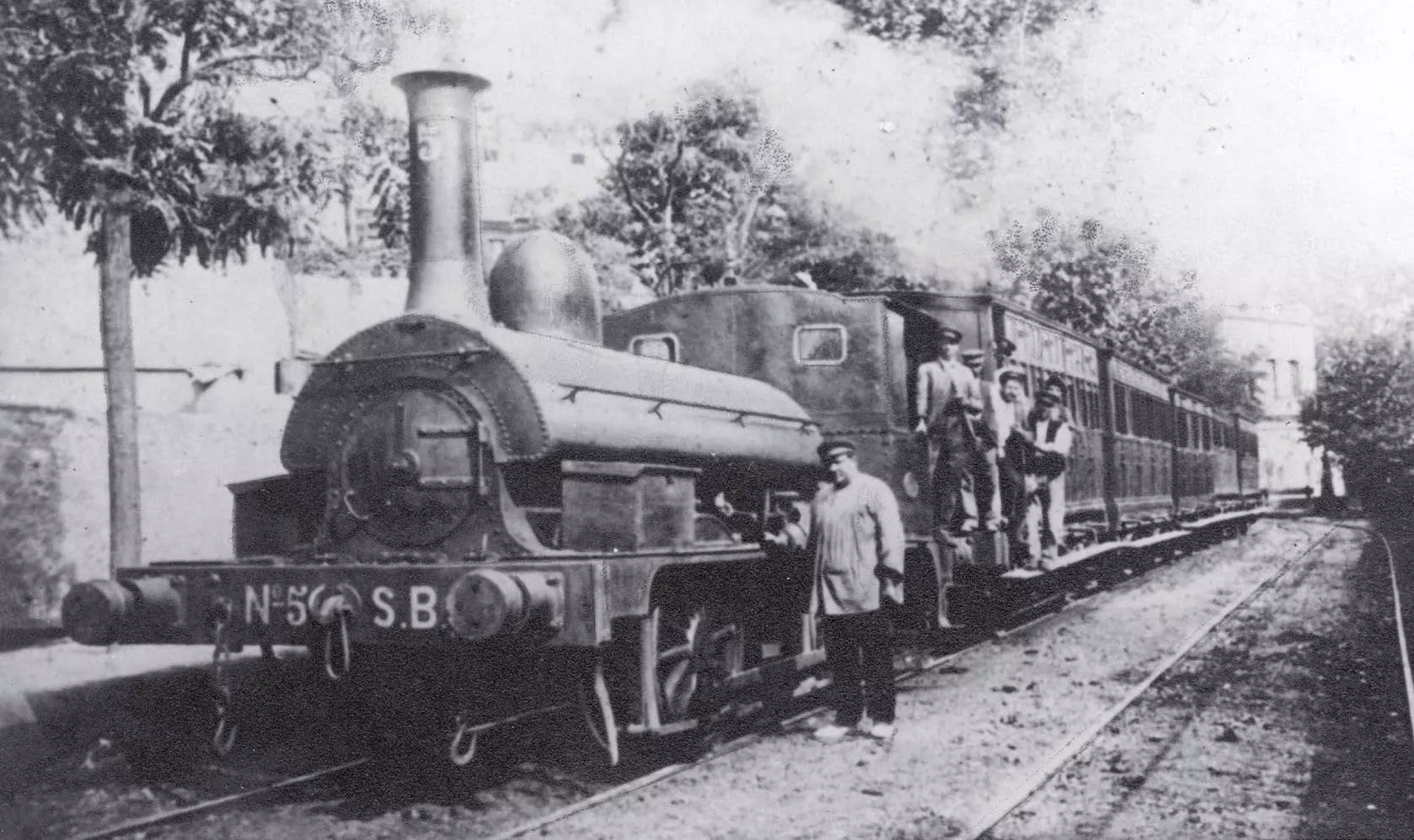 El primer tren des de Barcelona cap al Vallès va circular des del 1863, amb locomotores de vapor com aquesta