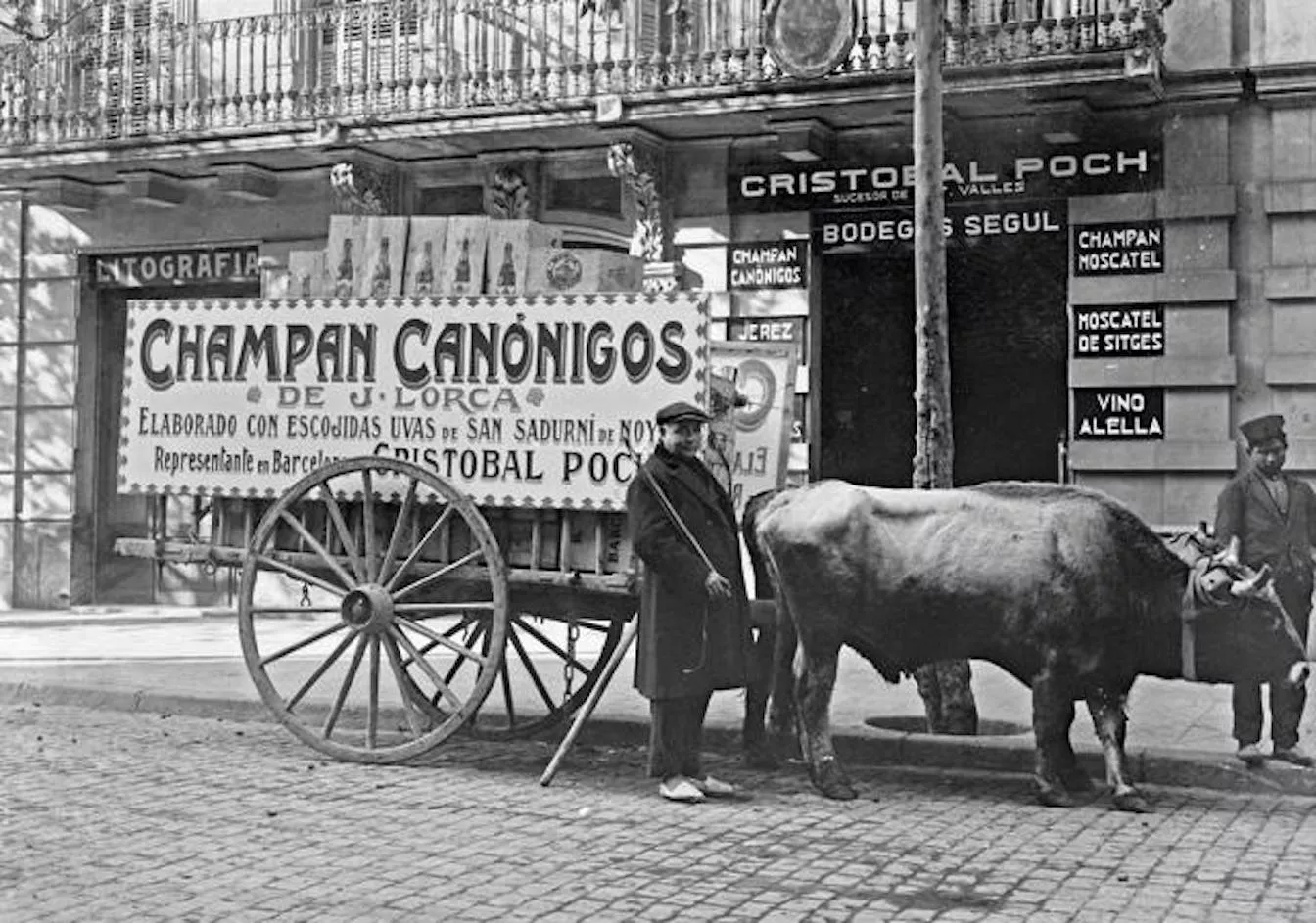 A finals del segle XIX i inicis del segle XX, els carrers es van omplir de publicitat, fins i tot els carros en portaven