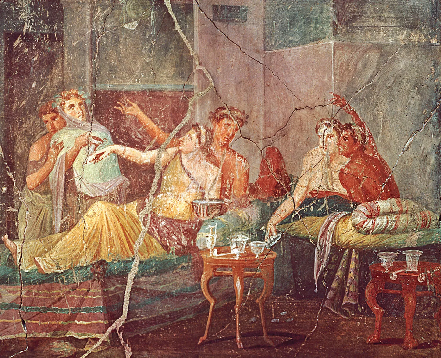 Dues parelles beuen al triclini en un fresc de la Casa dels Amants de Pompeia