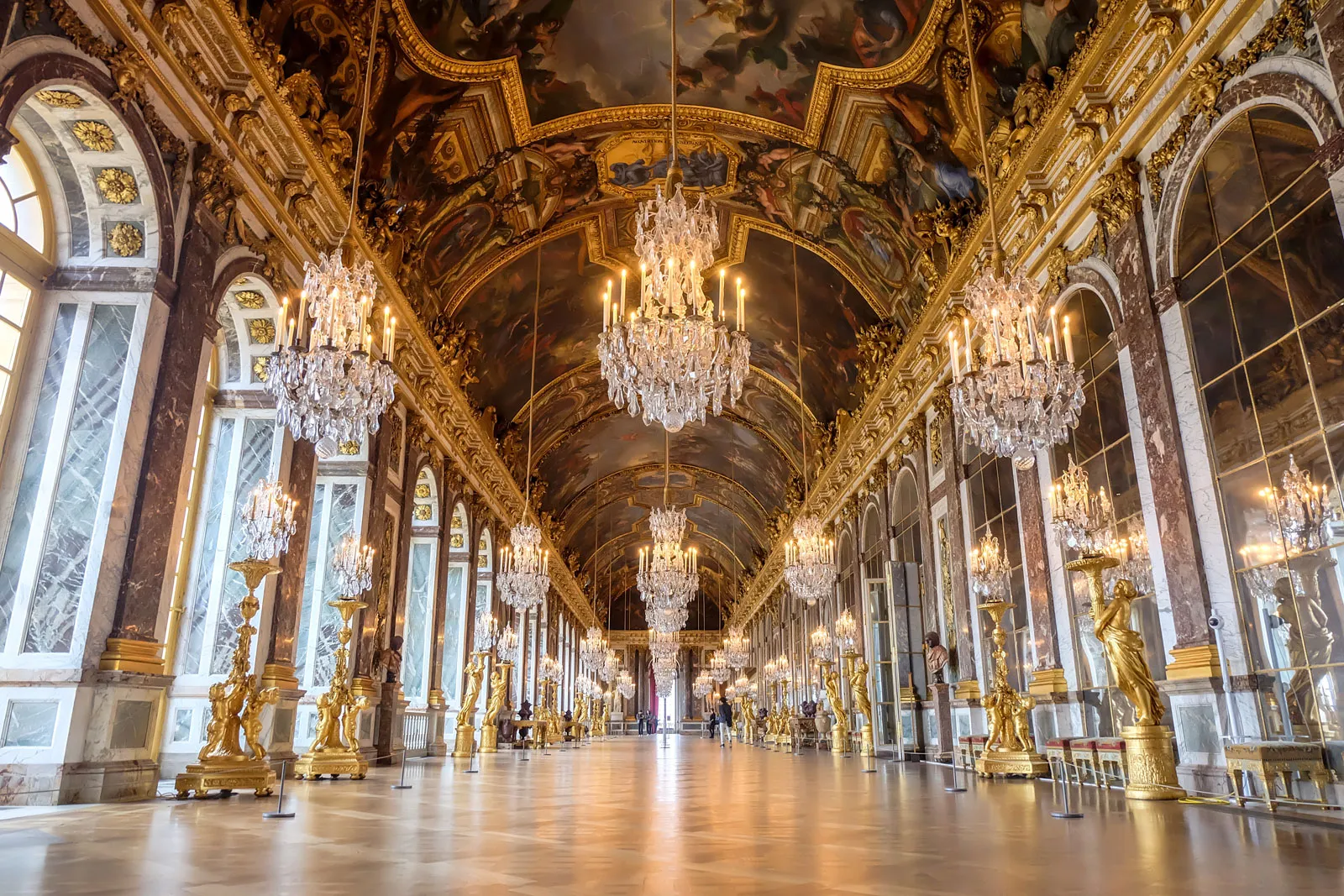 La galeria dels miralls del palau de Versalles, centre neuràlgic de la cort de Lluís XIV