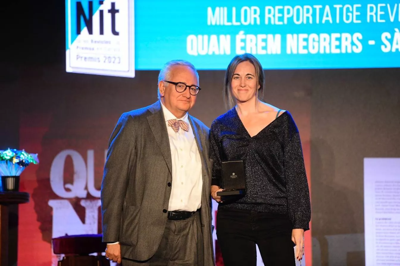 Clàudia Pujol, directora de 'Sàpiens', recull el premi al millor reportatge en la categoria de Revistes
