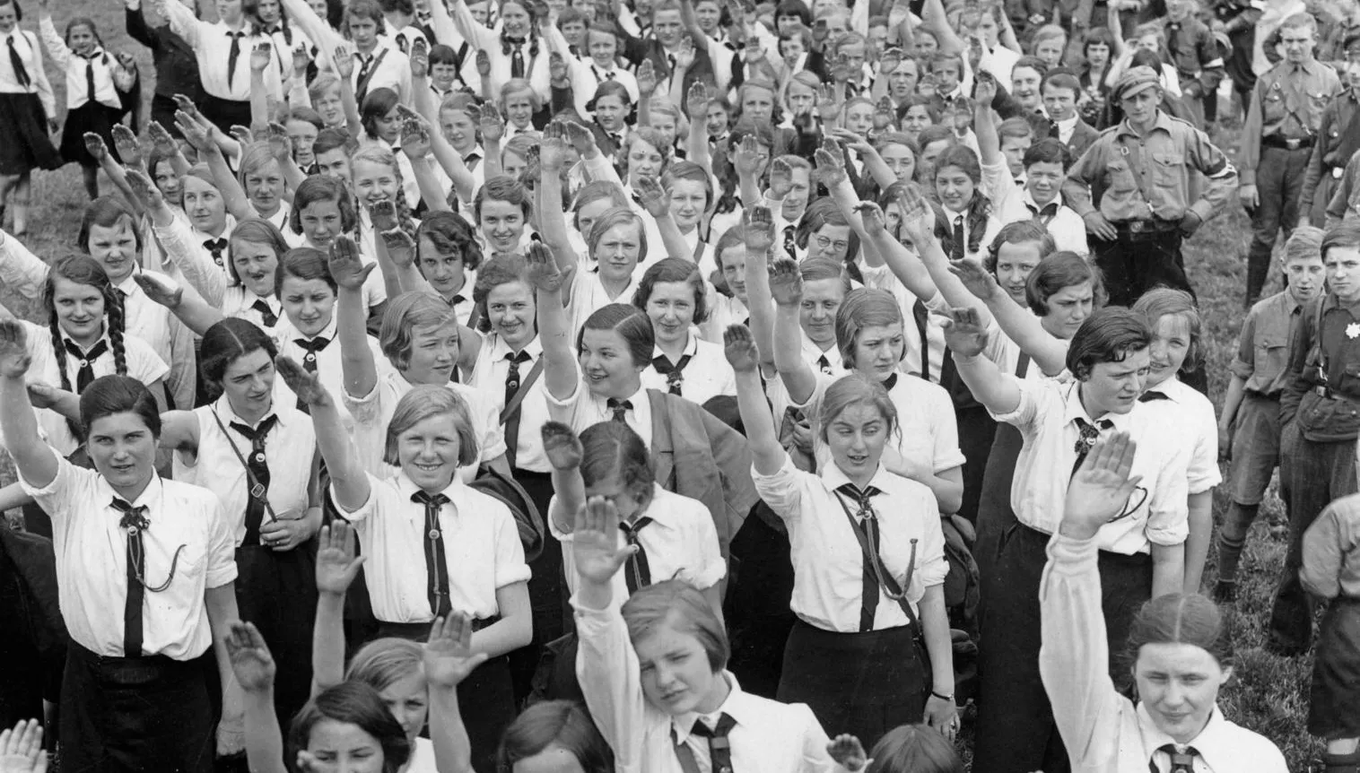 El Partit Nazi va crear les Joventuts Hitlerianes per establir un nou sistema d'ensinistrament per als joves alemanys