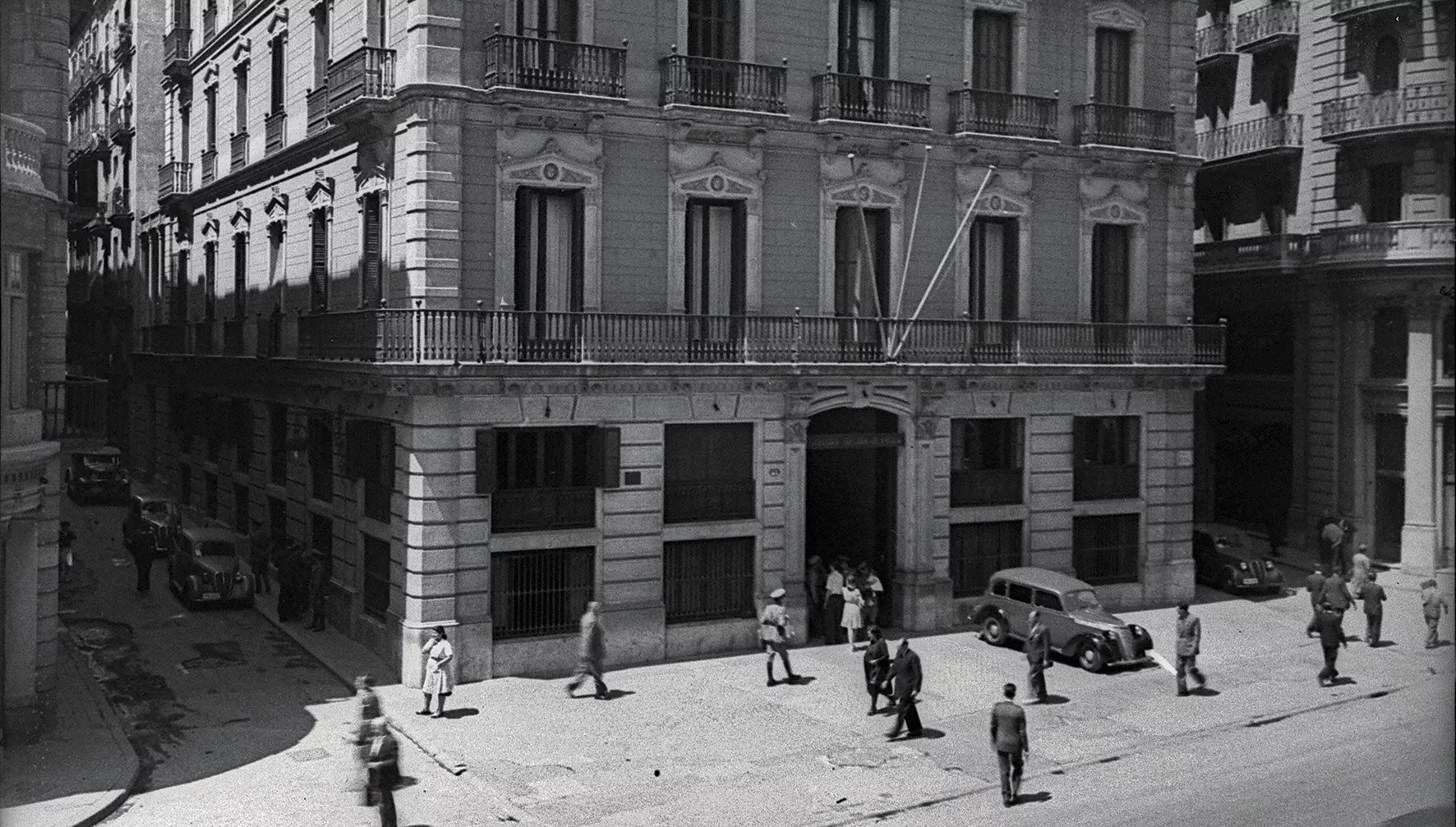 Després de la guerra, els franquistes van convertir aquest edifici de la Via Laietana en la seu de la Brigada Político-Social, on era habitual la tortura