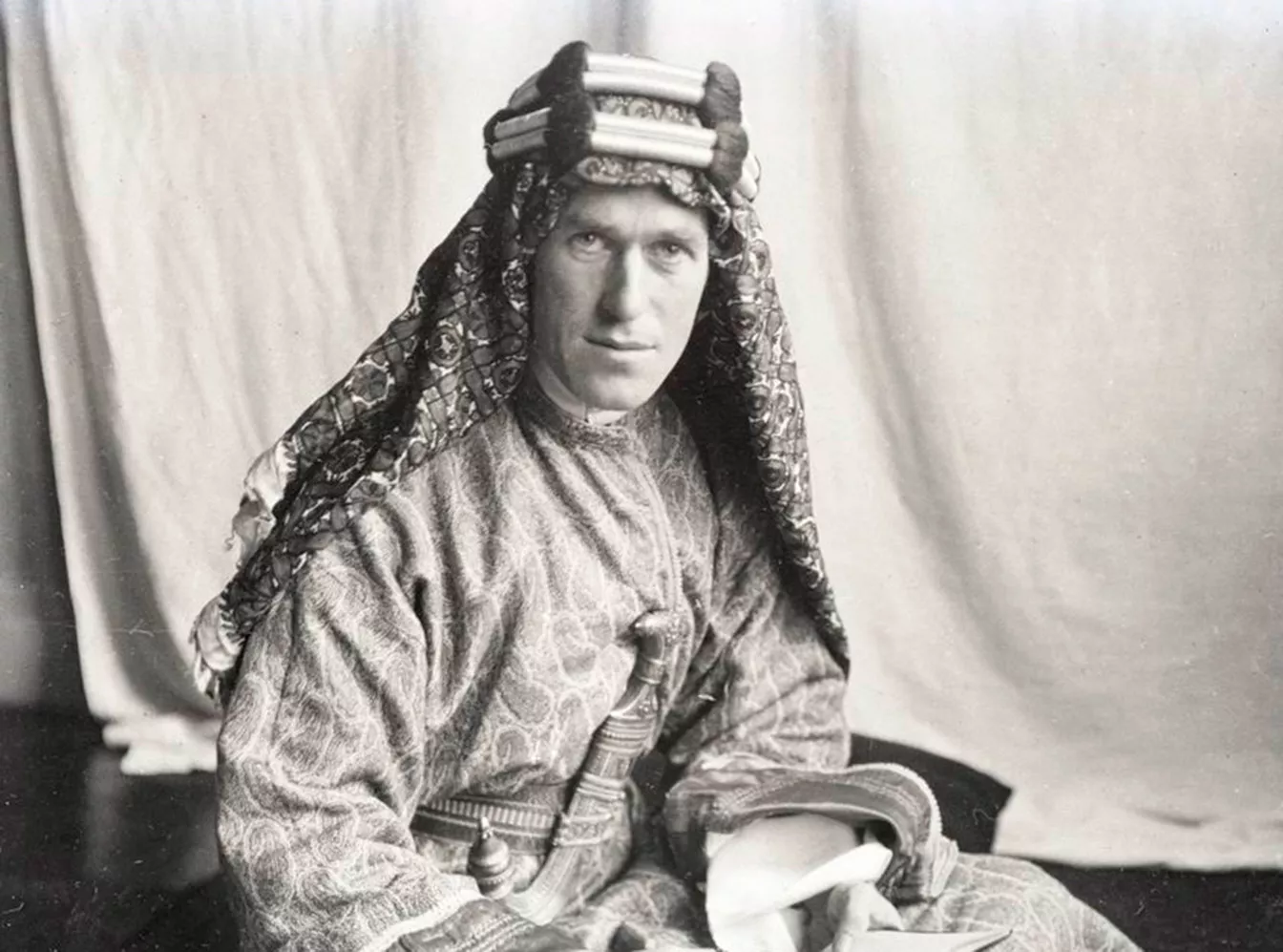 Lawrence va adoptar de seguida la indumentària beduïna, per comoditat però també per respecte a la cultura dels seus aliats del desert