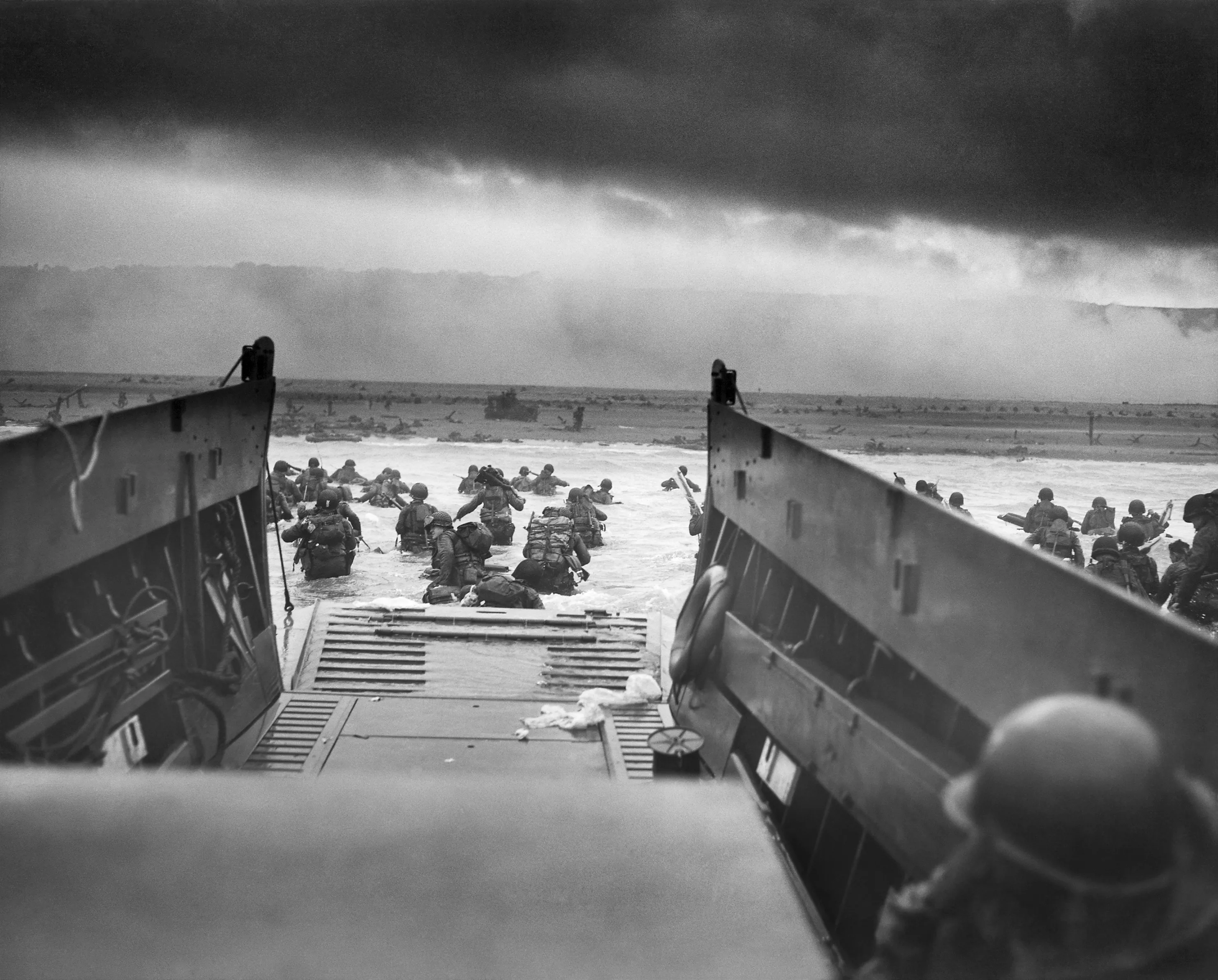 Tropes nord-americanes desembarquen a la platja d’Omaha, a Normandia, el 6 de juny del 1944. Només el primer dia de l’operació hi van perdre la vida més de 2.500 homes