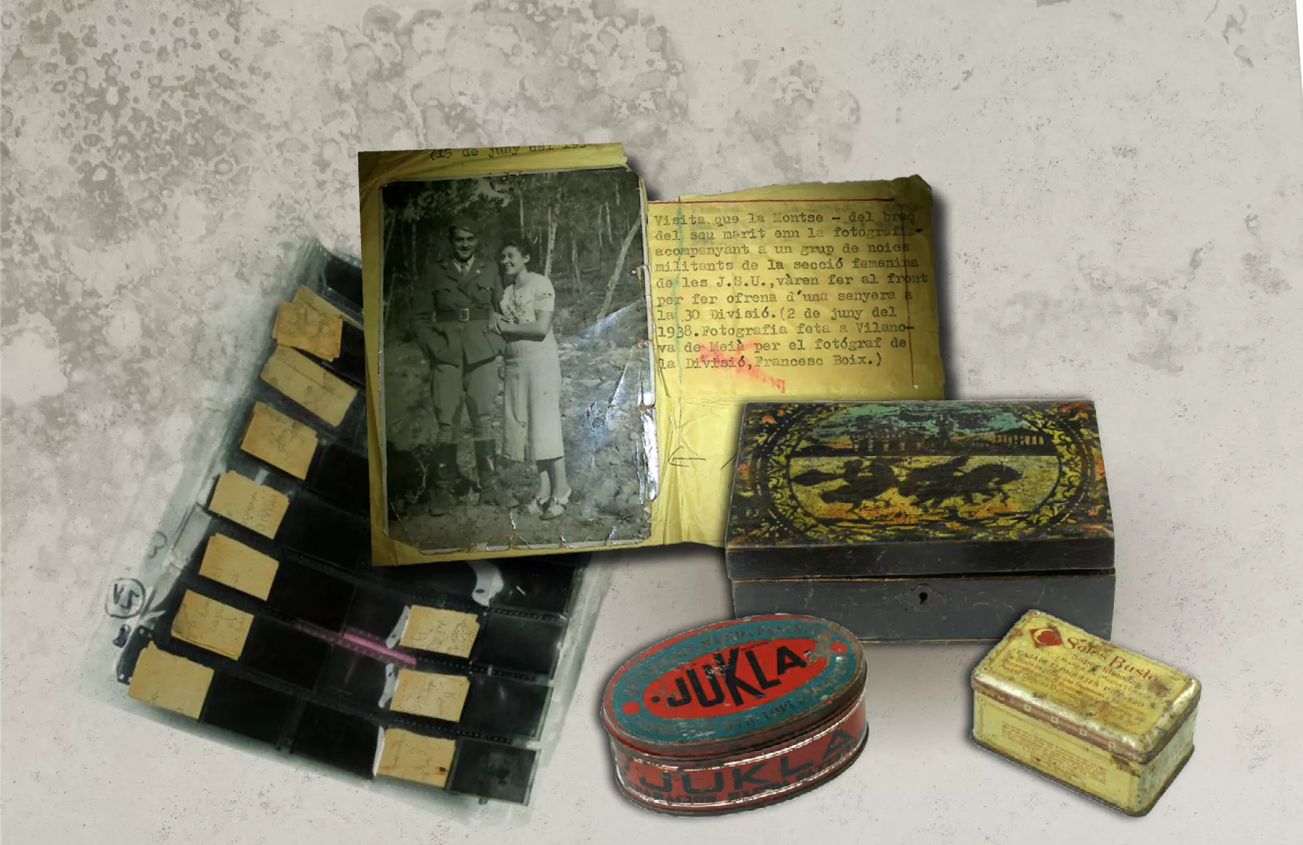 Les capses on han estat guardats els negatius de Francesc Boix durant setanta anys i una de les fotografies que ha permès identificar el seu autor gràcies a l'anotació a màquina amb el nom de Boix