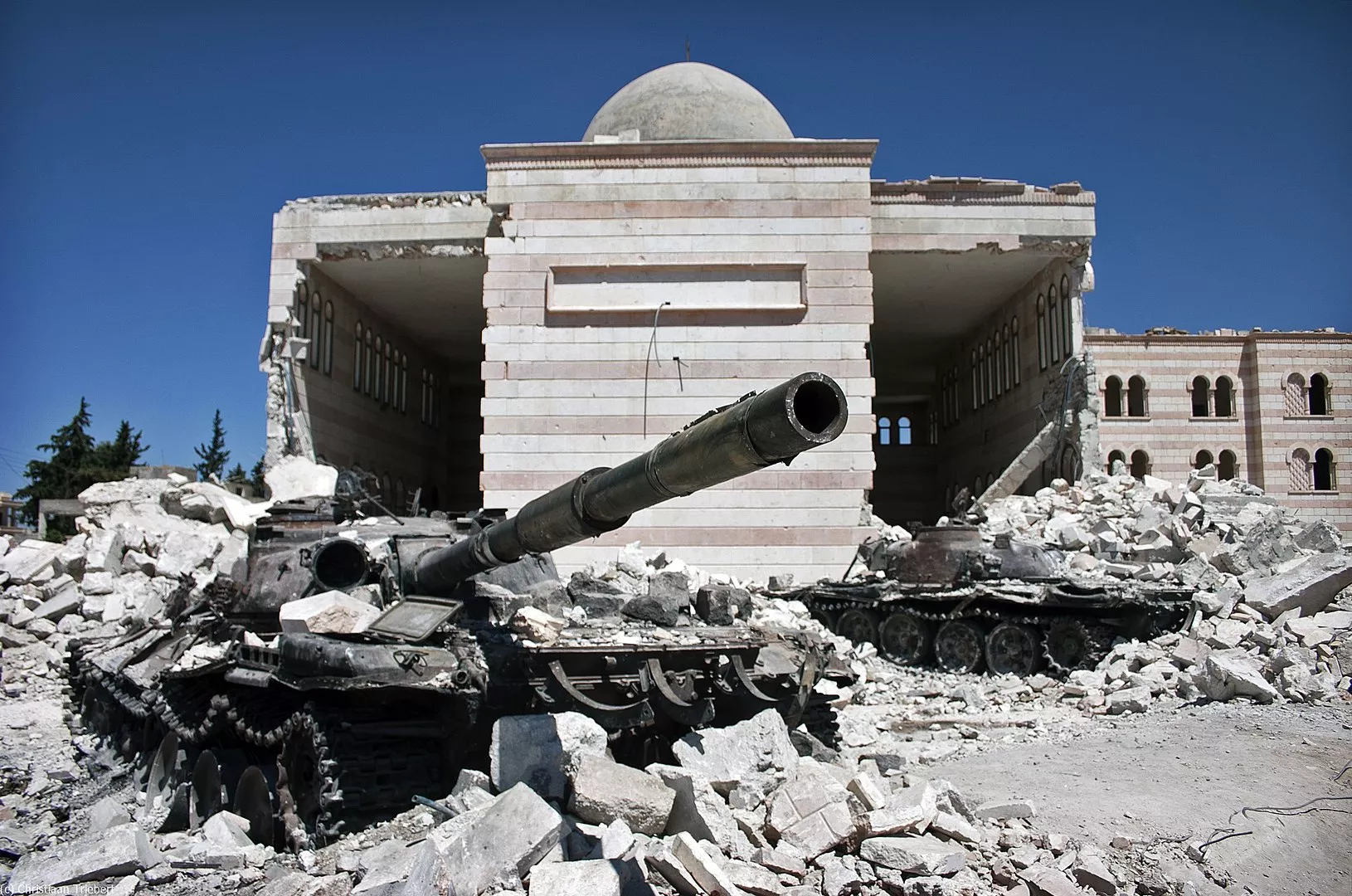 Dos tancs de l'exèrcit sirià destruïts a Azaz