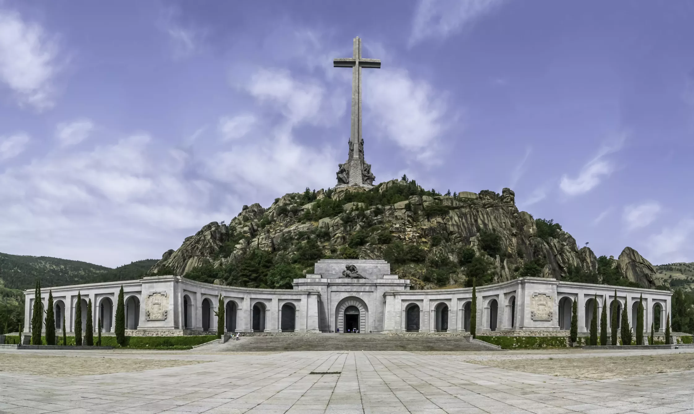Franco va ordenar la seva contrucció l'any 1940 per enterrar José Antonio Primo de Rivera i els caiguts en la "Gloriosa Croada"
