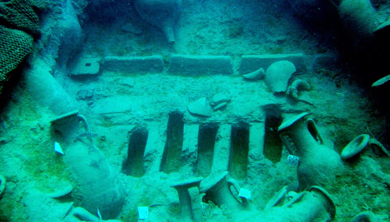 El 'Bou Ferrer' era un gran veler comercial d’aspecte molt similar a una nau romana d’època imperial. Està submergit a 25 metres i a sols 1 km de la costa