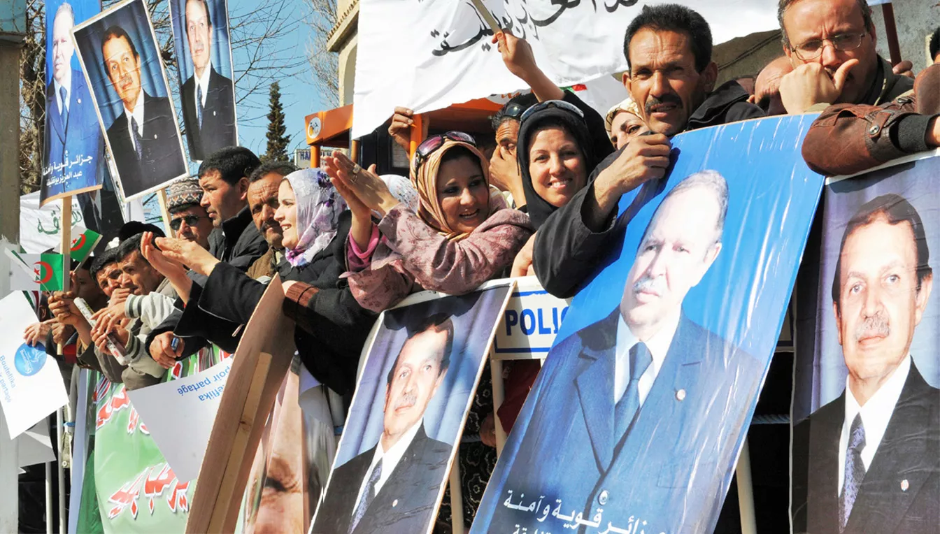Partidaris de Bouteflika durant la campanya de les eleccions presidencials del 2009, que va guanyar amb un 90% dels vots