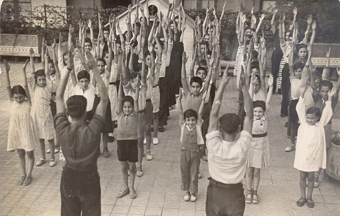 Lluís Companys autoritzà l’abril del 1937 la gestió de cases d’acollida per als nens apadrinats per Plan. Unes setmanes més tard arribaven els primers infants a Puigcerdà (a la imatge)