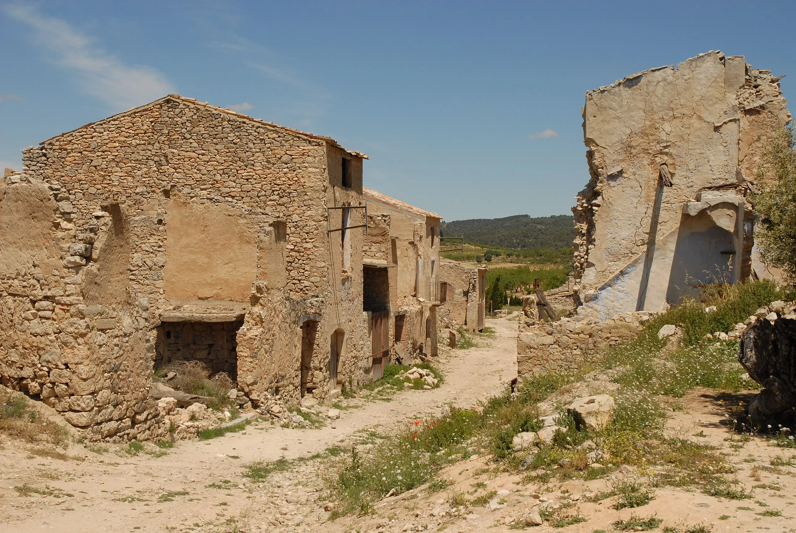 Ruïnes a la Ravaleta de la Montera, a Corbera d'Ebre