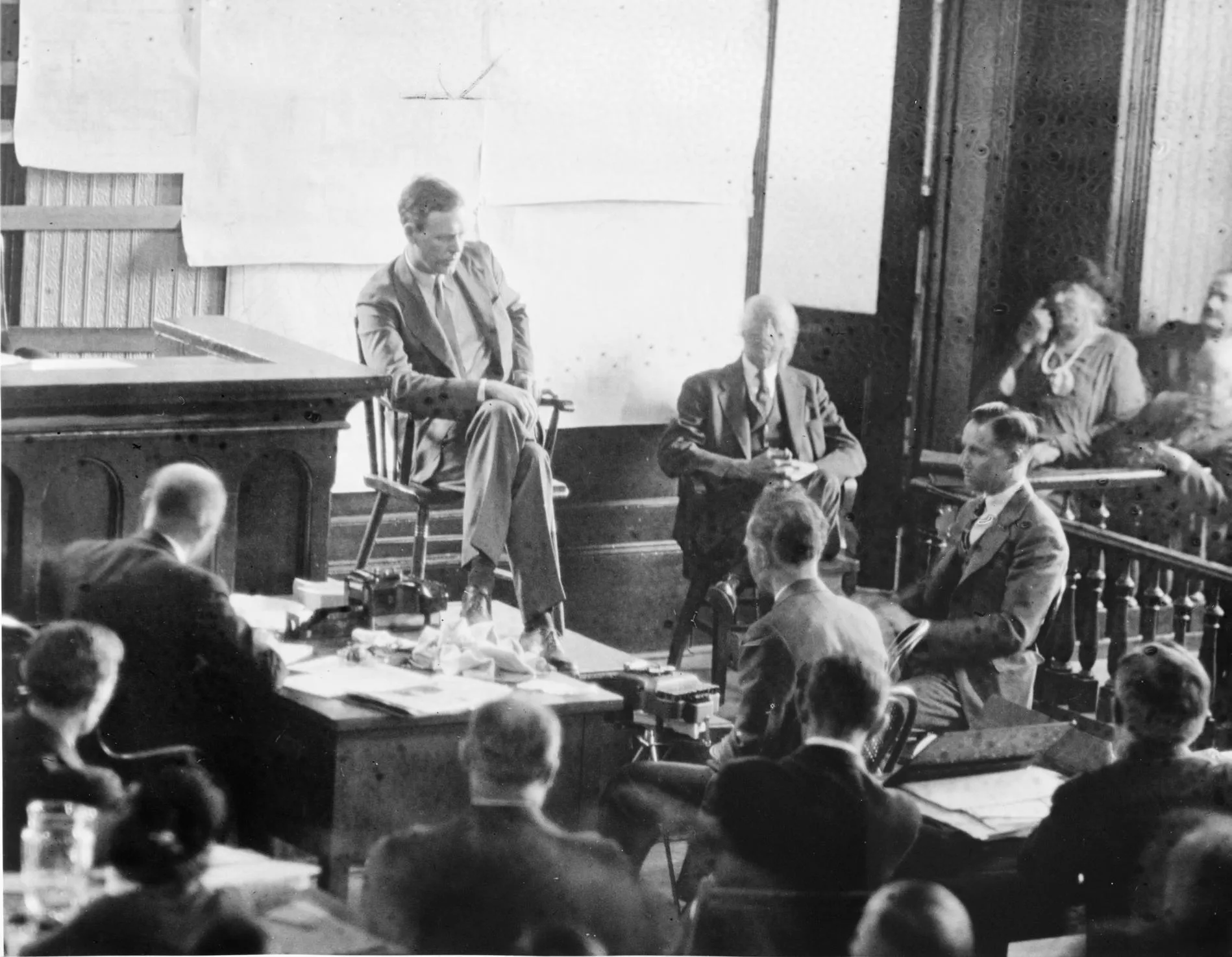 Charles Lindbergh testificant al judici contra Richard Hauptmann, el segrestador del seu fill