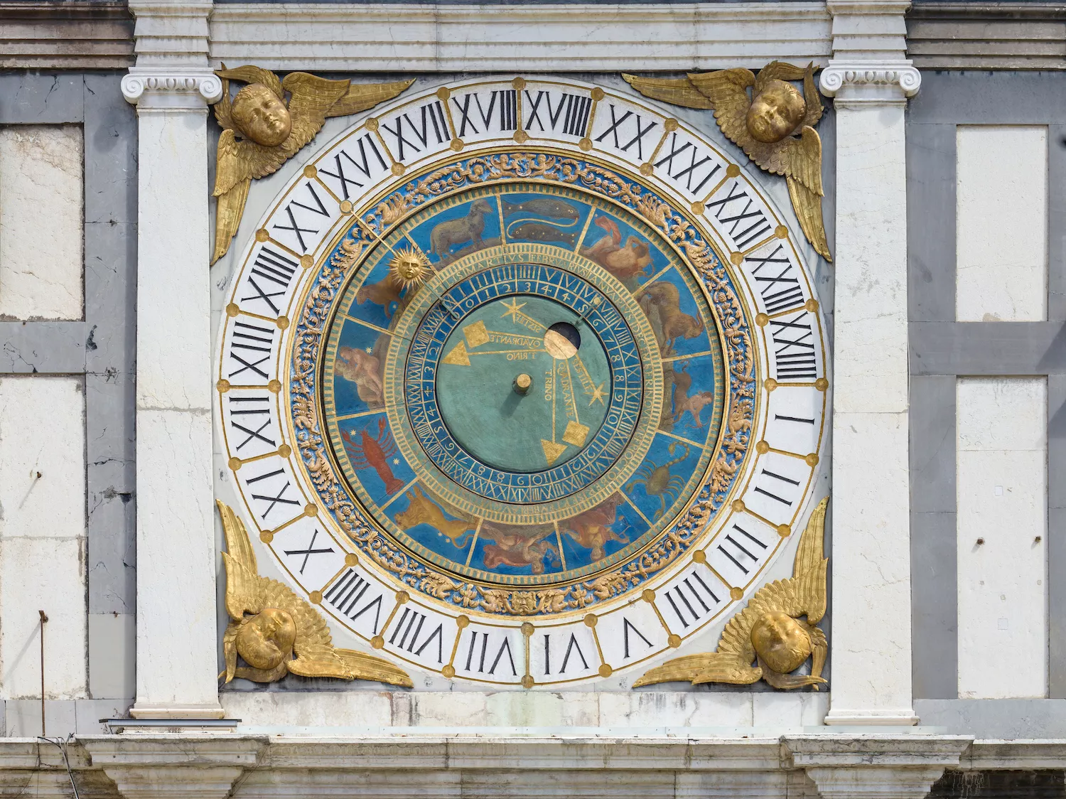 Rellotge de la Torre Dell'Orologio, a la Plaça Loggia, a Brescia, Itàlia