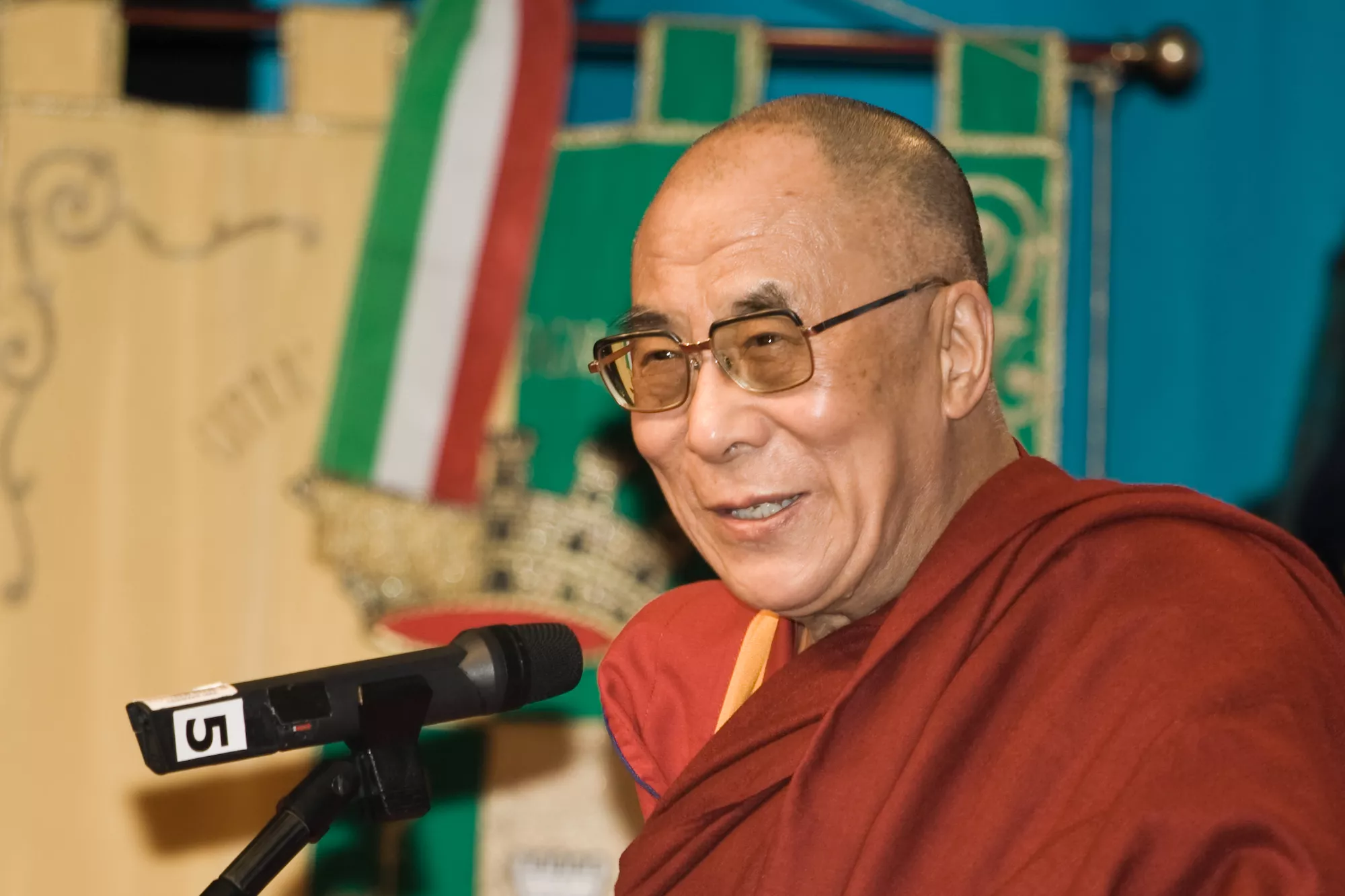 Tenzin Gyatso, el catorzè i actual Dalai Lama, és el líder del govern tibetà