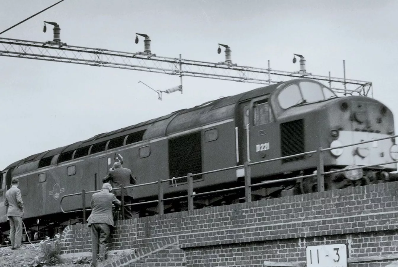 La policia registra els dos primers vagons del tren de Glasgow