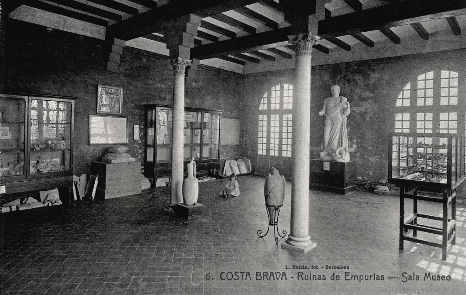 El Museu de les Ruïnes d’Empúries, projectat per Puig i Cadafalch, permet contemplar les principals troballes que s’hi han fet en aquests cent anys