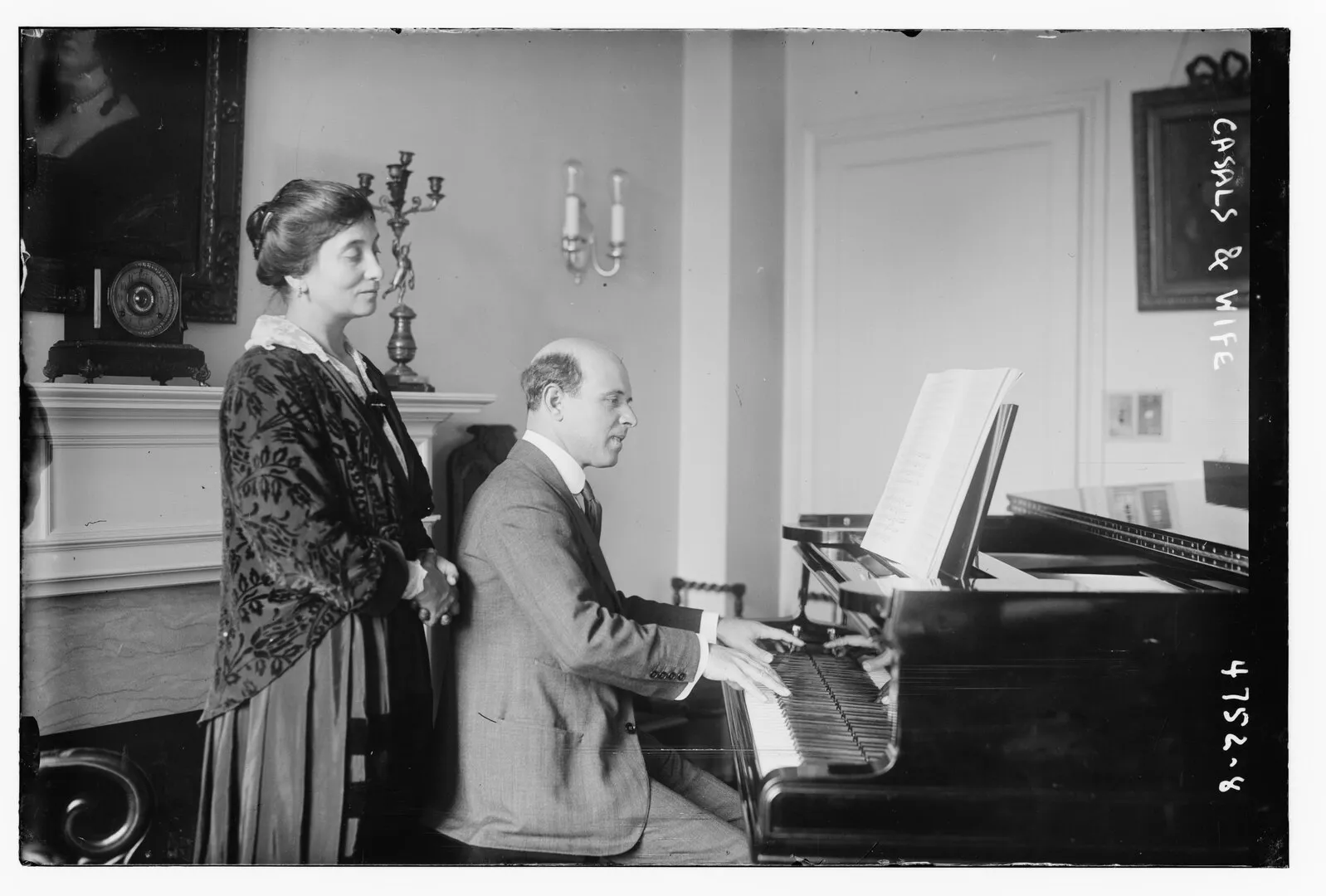 Pau Casals i la seva dona tocant el piano