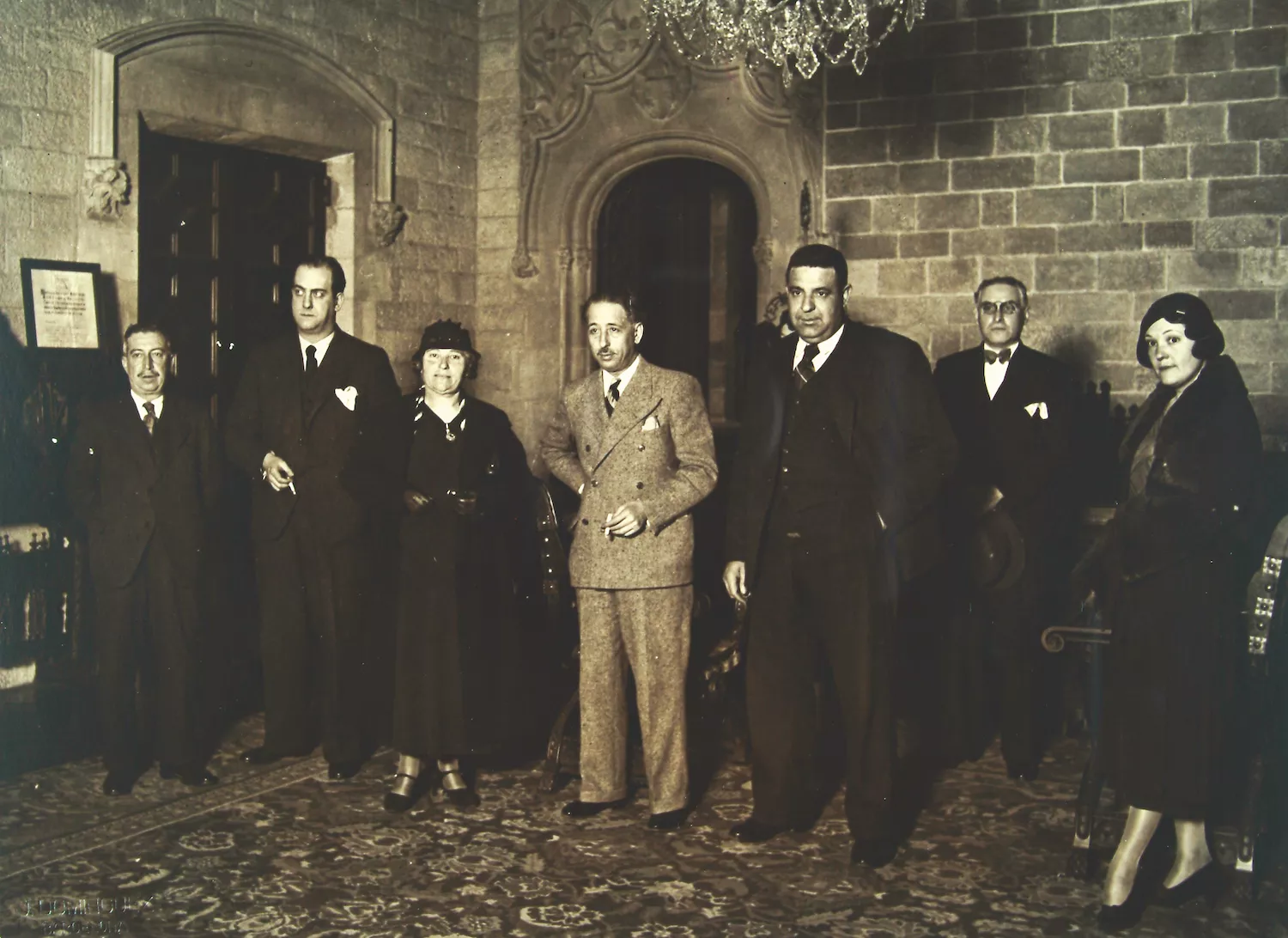 L’alcaldessa, al costat de Lluís Companys, en una recepció al Palau de la Generalitat. Tota l’alegria d’aquell 12 de febrer del 1934 s’esfumaria sols dos anys més tard