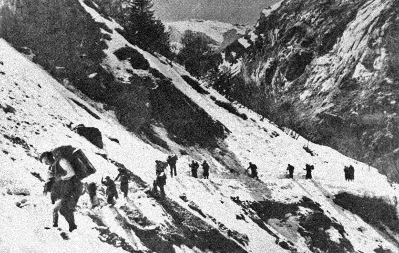 Els primers que van creuar els Pirineus van ser els polonesos, seguits de francesos en edat militar, que volien evitar el servei de treball obligatori alemany o unir-se a l'Exèrcit de De Gaulle